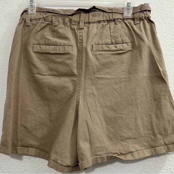 Women’s frill top high waist adorable silver brand shorts size 10 - Picture 5 of 7